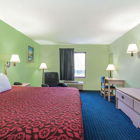 Days Inn By Wyndham Panama City/Callaway Экстерьер фото