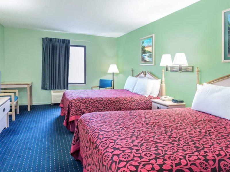 Days Inn By Wyndham Panama City/Callaway Экстерьер фото