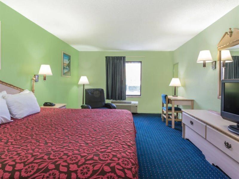 Days Inn By Wyndham Panama City/Callaway Экстерьер фото