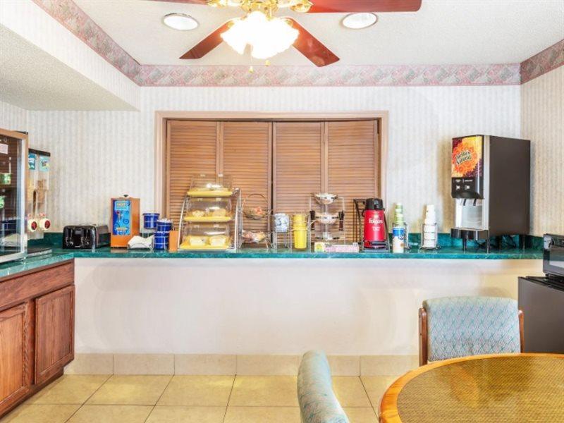 Days Inn By Wyndham Panama City/Callaway Экстерьер фото