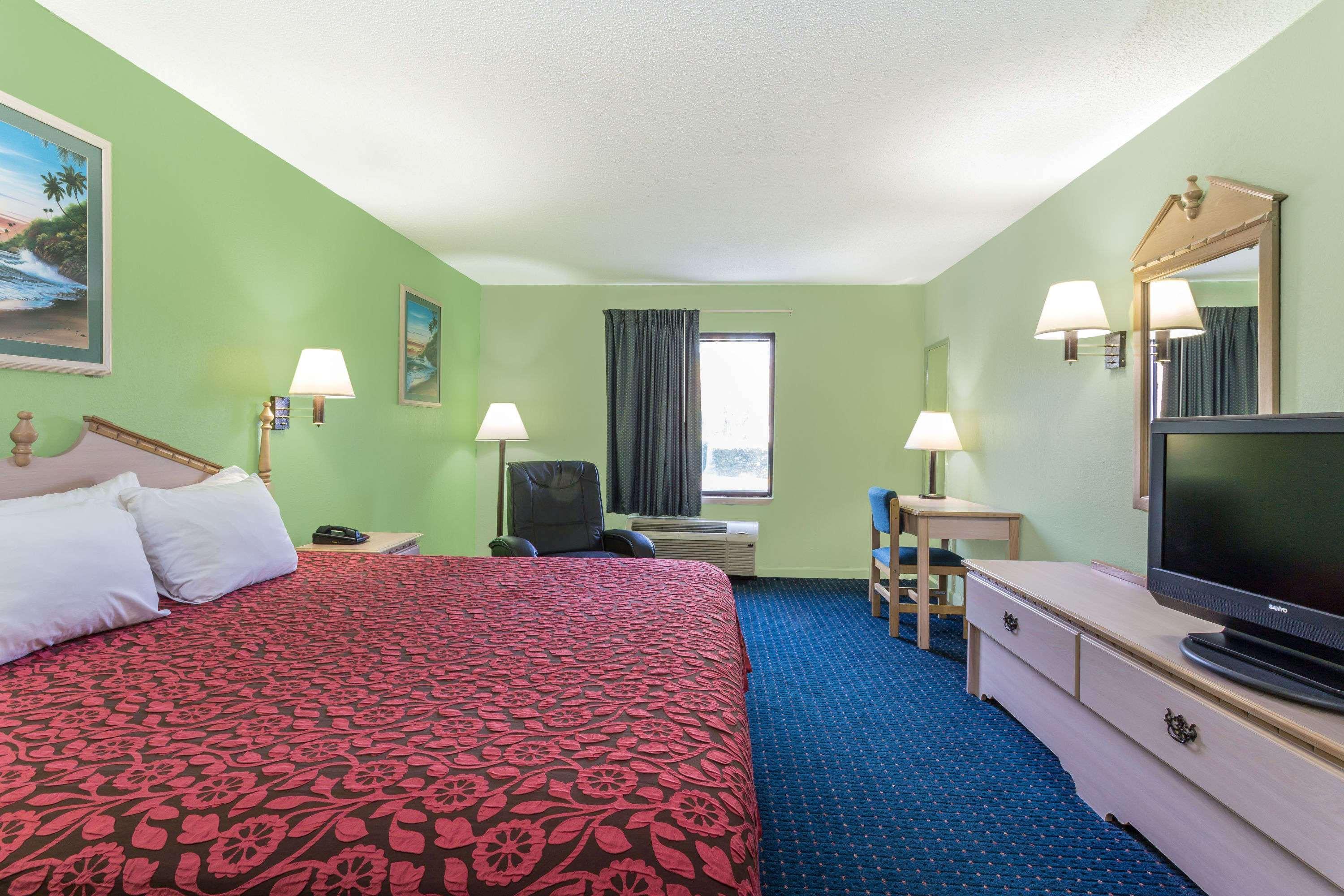 Days Inn By Wyndham Panama City/Callaway Экстерьер фото