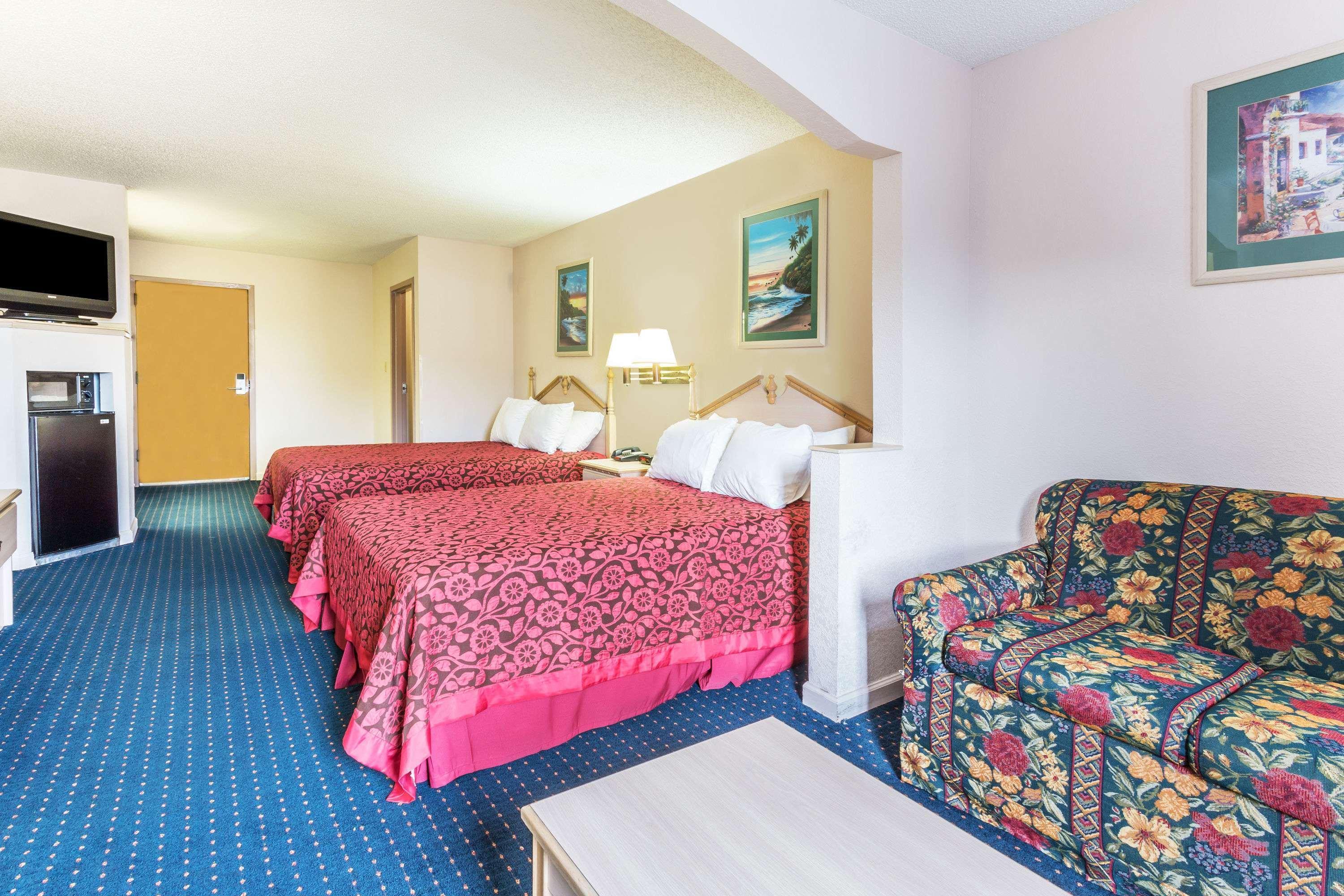 Days Inn By Wyndham Panama City/Callaway Экстерьер фото