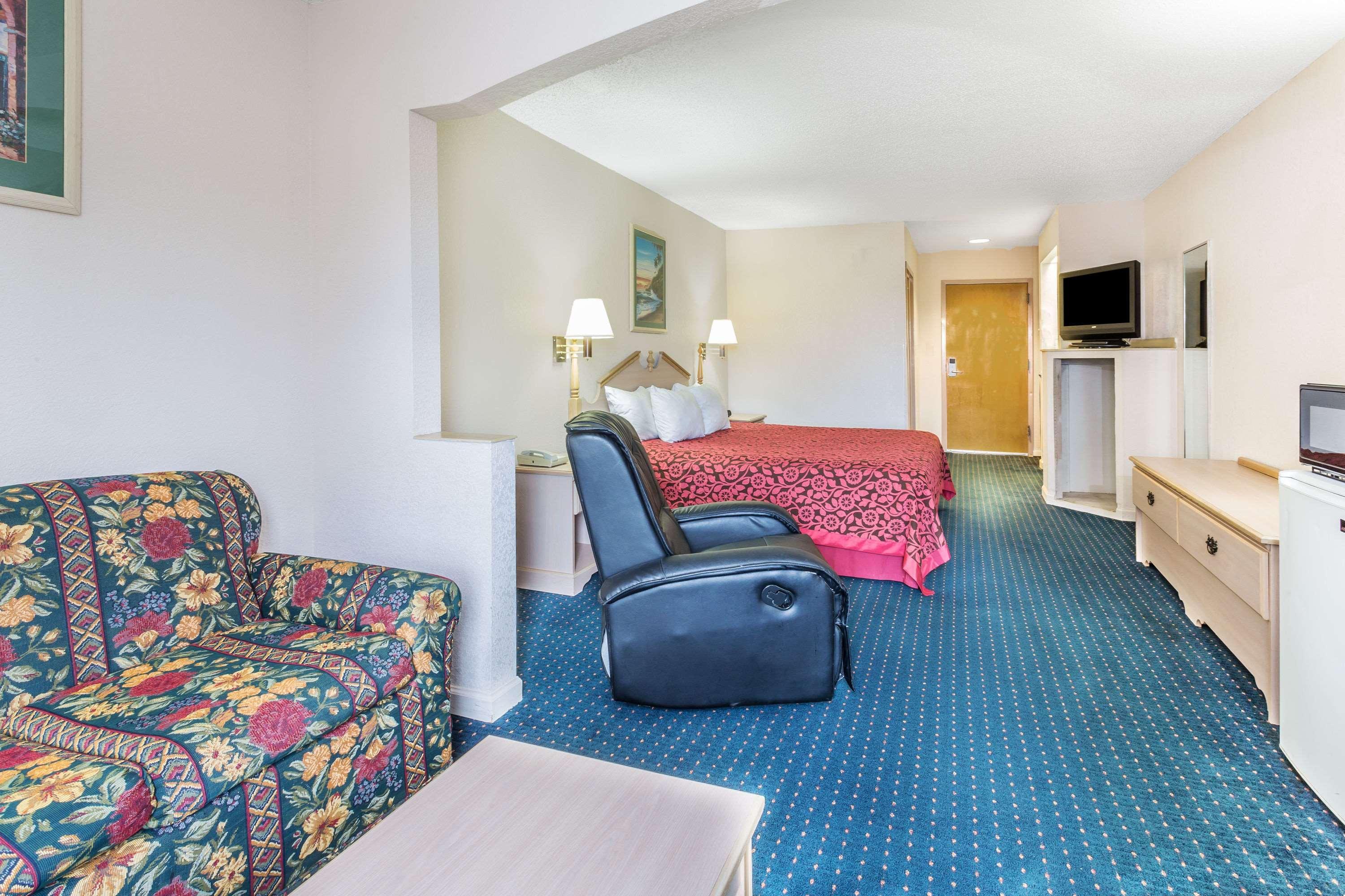 Days Inn By Wyndham Panama City/Callaway Экстерьер фото