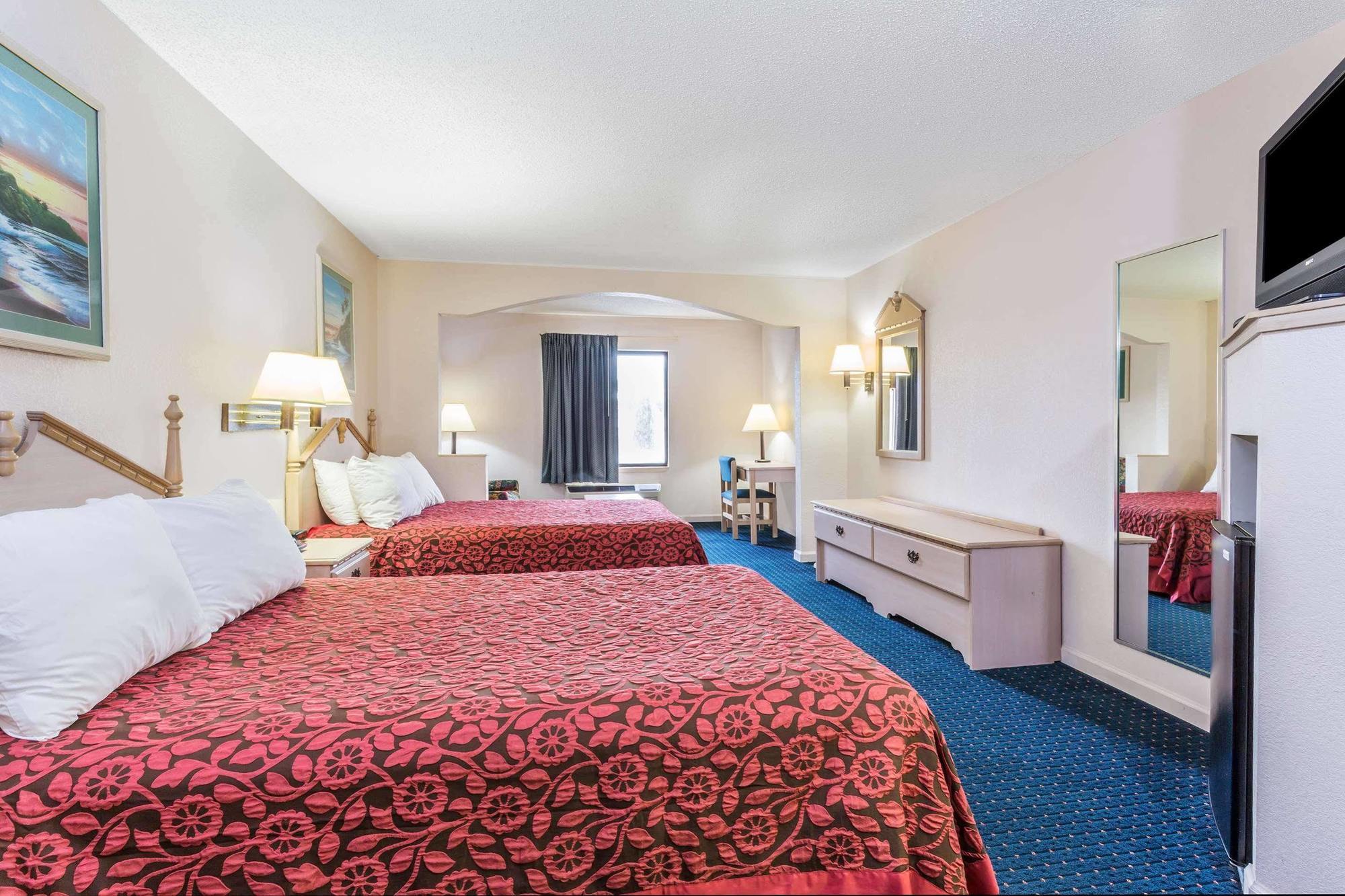 Days Inn By Wyndham Panama City/Callaway Экстерьер фото