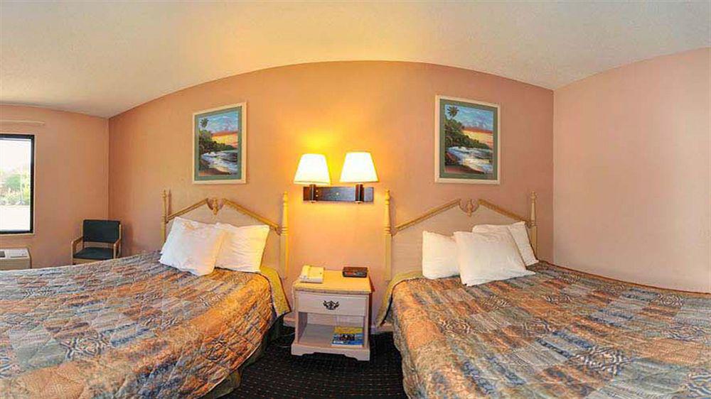 Days Inn By Wyndham Panama City/Callaway Экстерьер фото